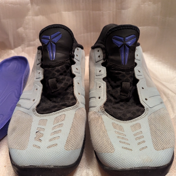 Nike kobe's low top basketball sneakers size 11 grey purple silver casual shoe. - Picture 13 of 13